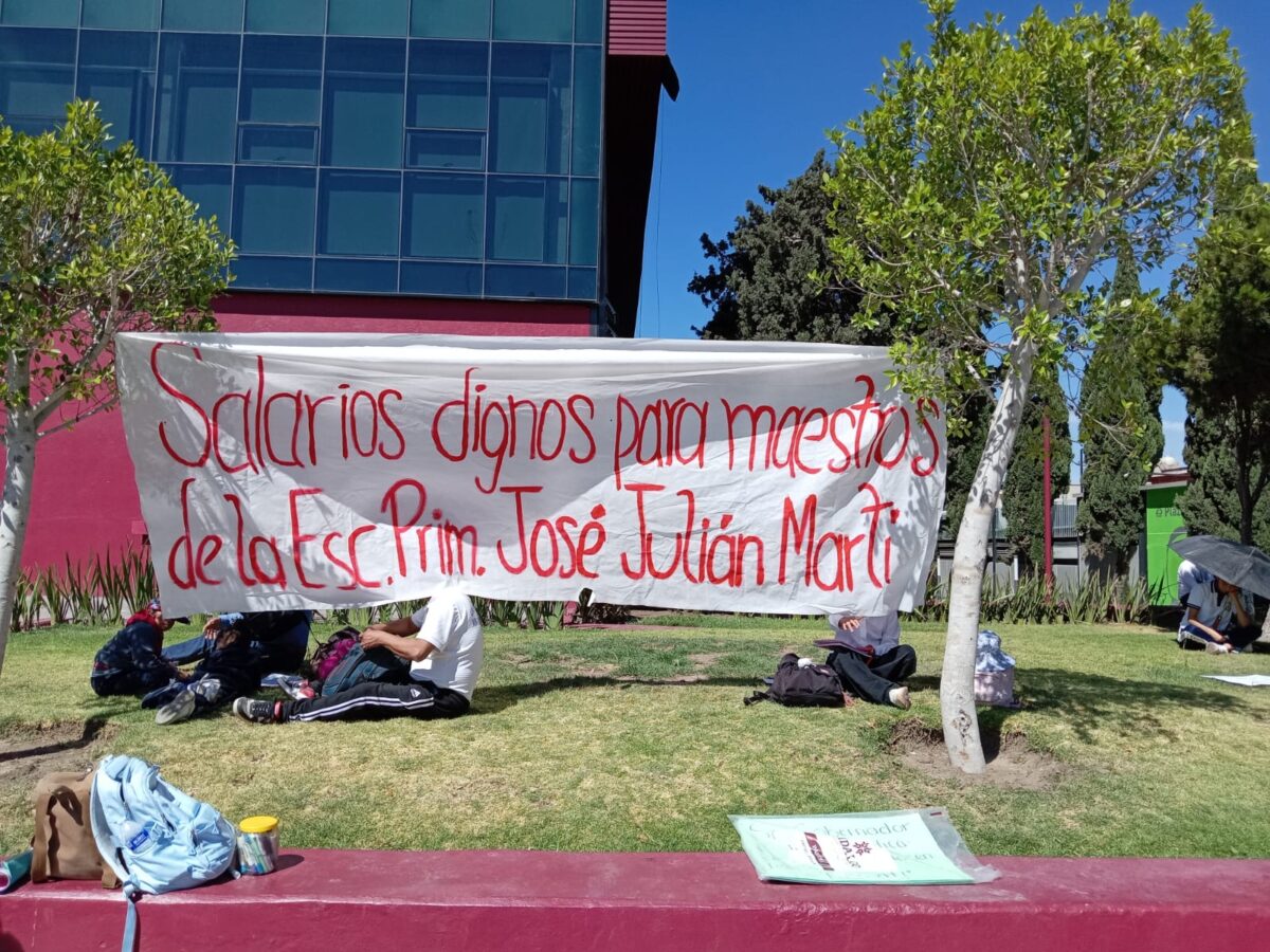 Se manifiesta Antorcha Magisterial en plaza Juárez