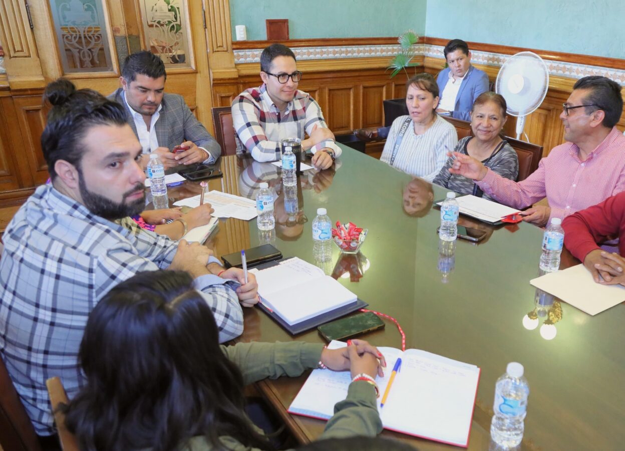 Atienden autoridades, municipales y estatales, necesidades de mercados de Pachuca