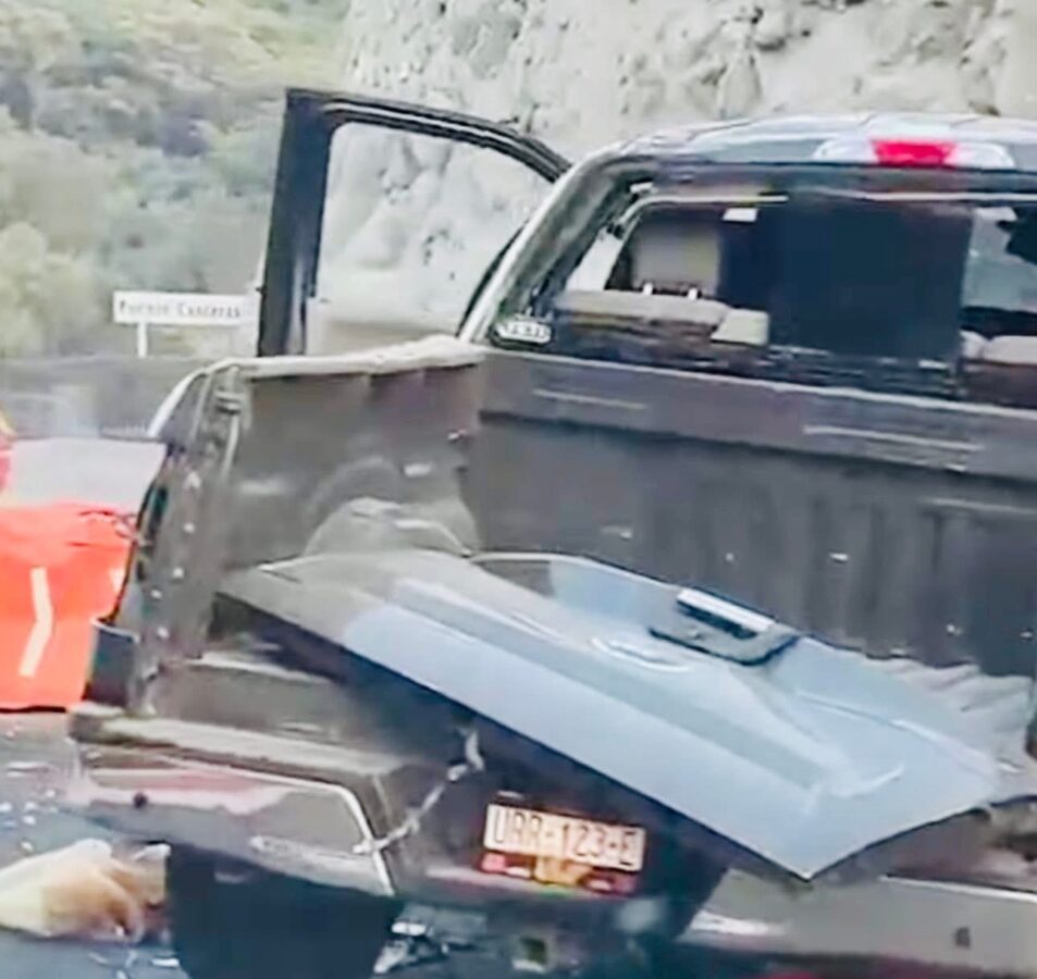 Chocan y abandonan camioneta en la Real del Monte- Huasca