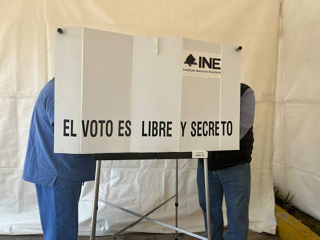 Hasta tres años de prisión a quien exija evidencia del voto.