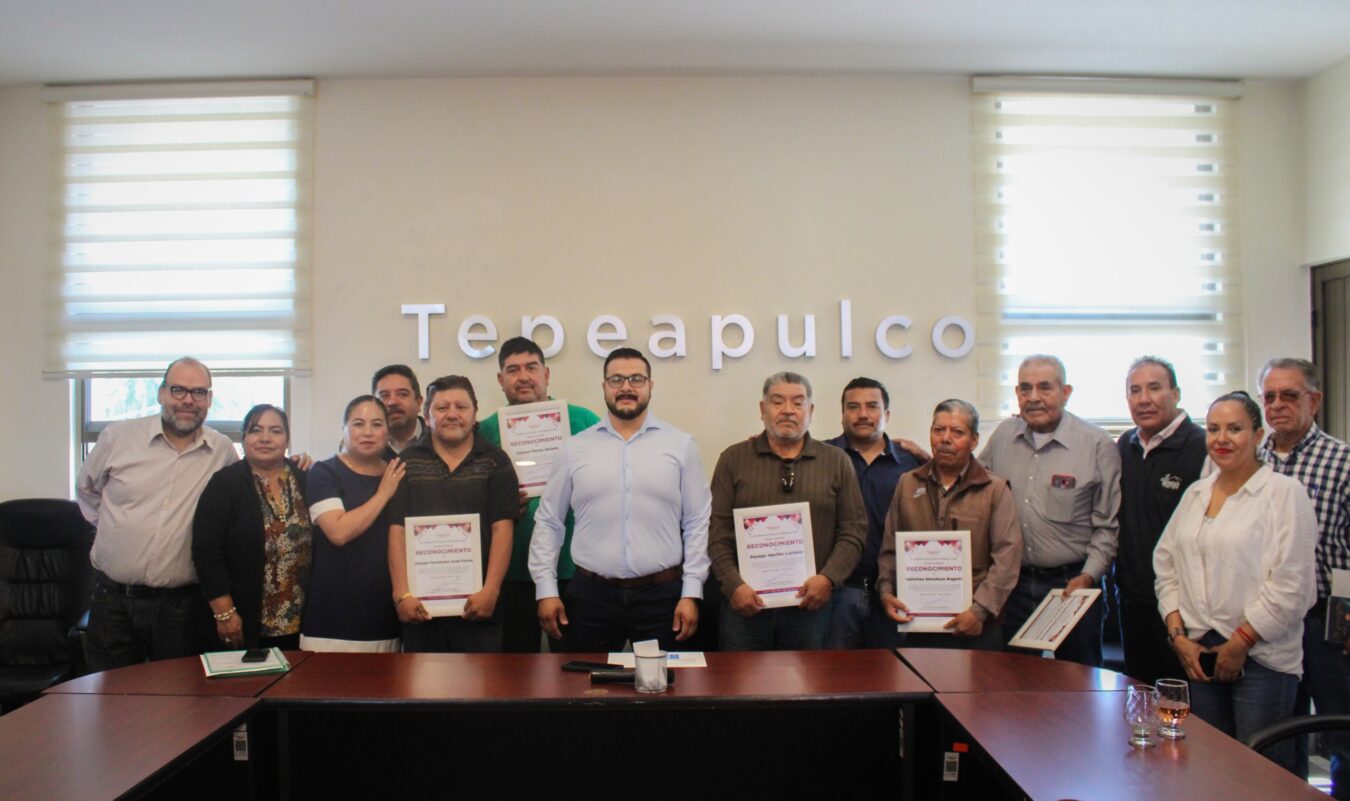 Reconoce Alfredo Quiroz a trabajadores jubilados por su servicio al municipio