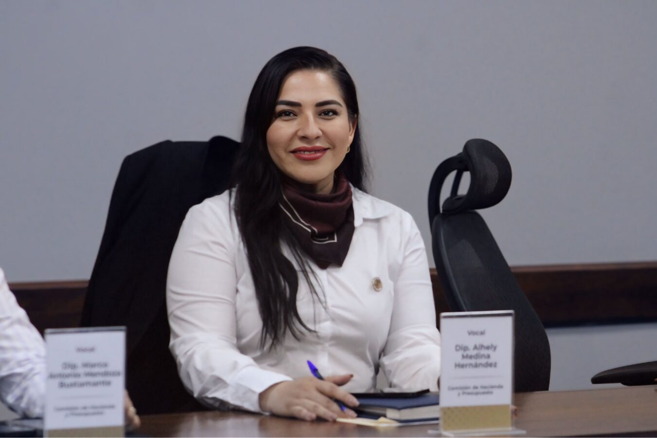 Separa Morena de cargos partidistas y derechos partidarios a Alhely Medina 