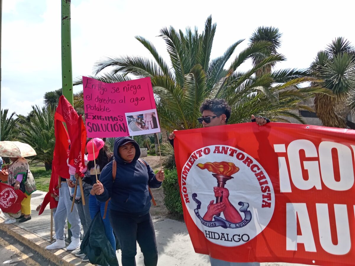 Denuncian Antorchistas de Apan que autoridades les niegan agua y drenaje