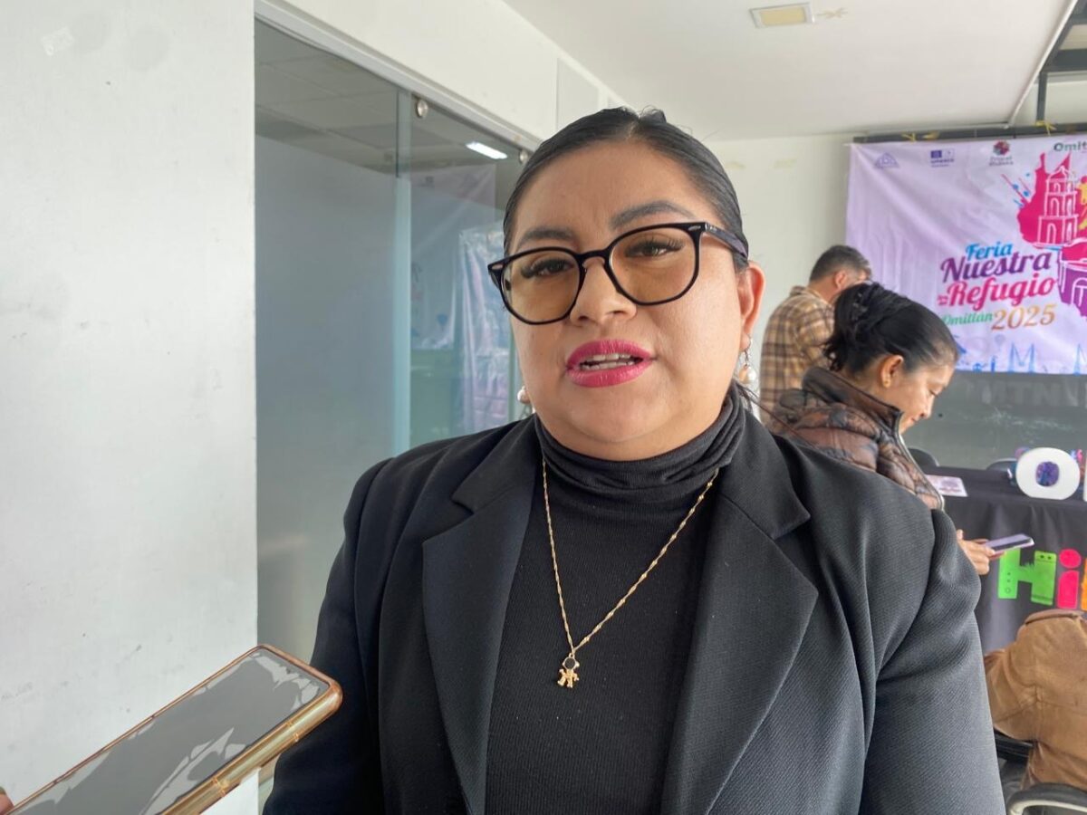 Alcaldesa pide al gobierno limpien y rehabiliten la carretera México-Huejutla.