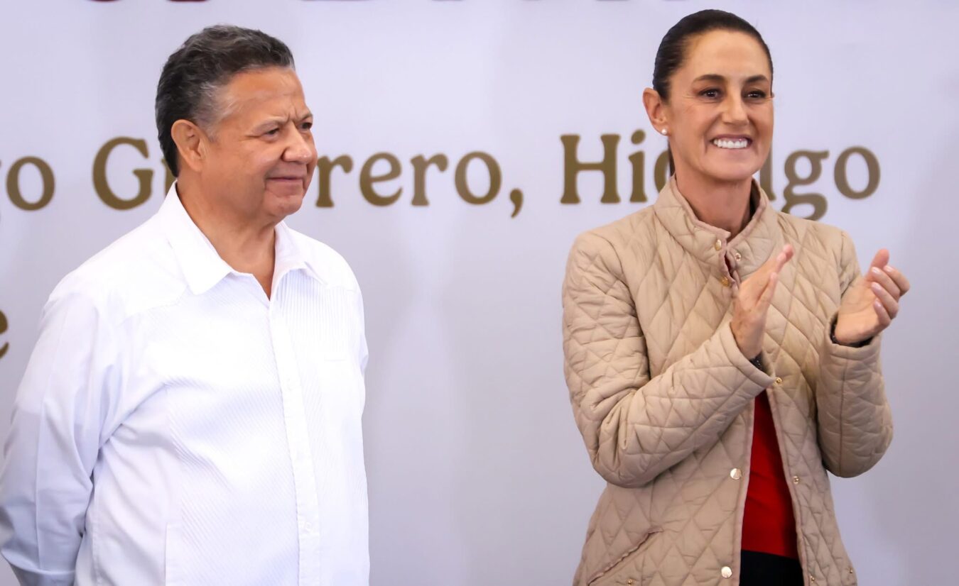 Entre protestas, Sheinbaum supervisa servicios públicos de salud en Hidalgo.