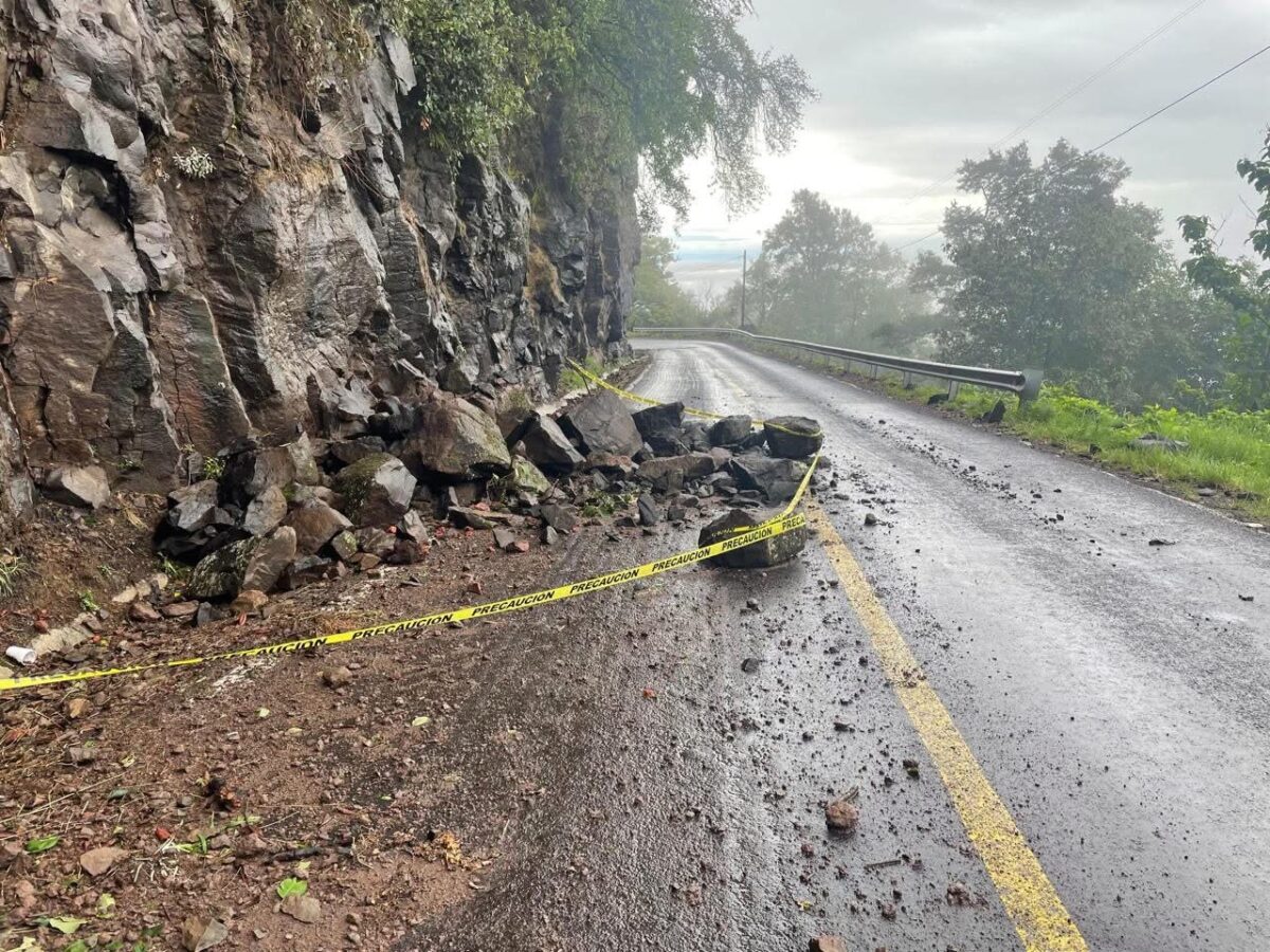 Bloqueada la carretera Pachuca-Huejutla