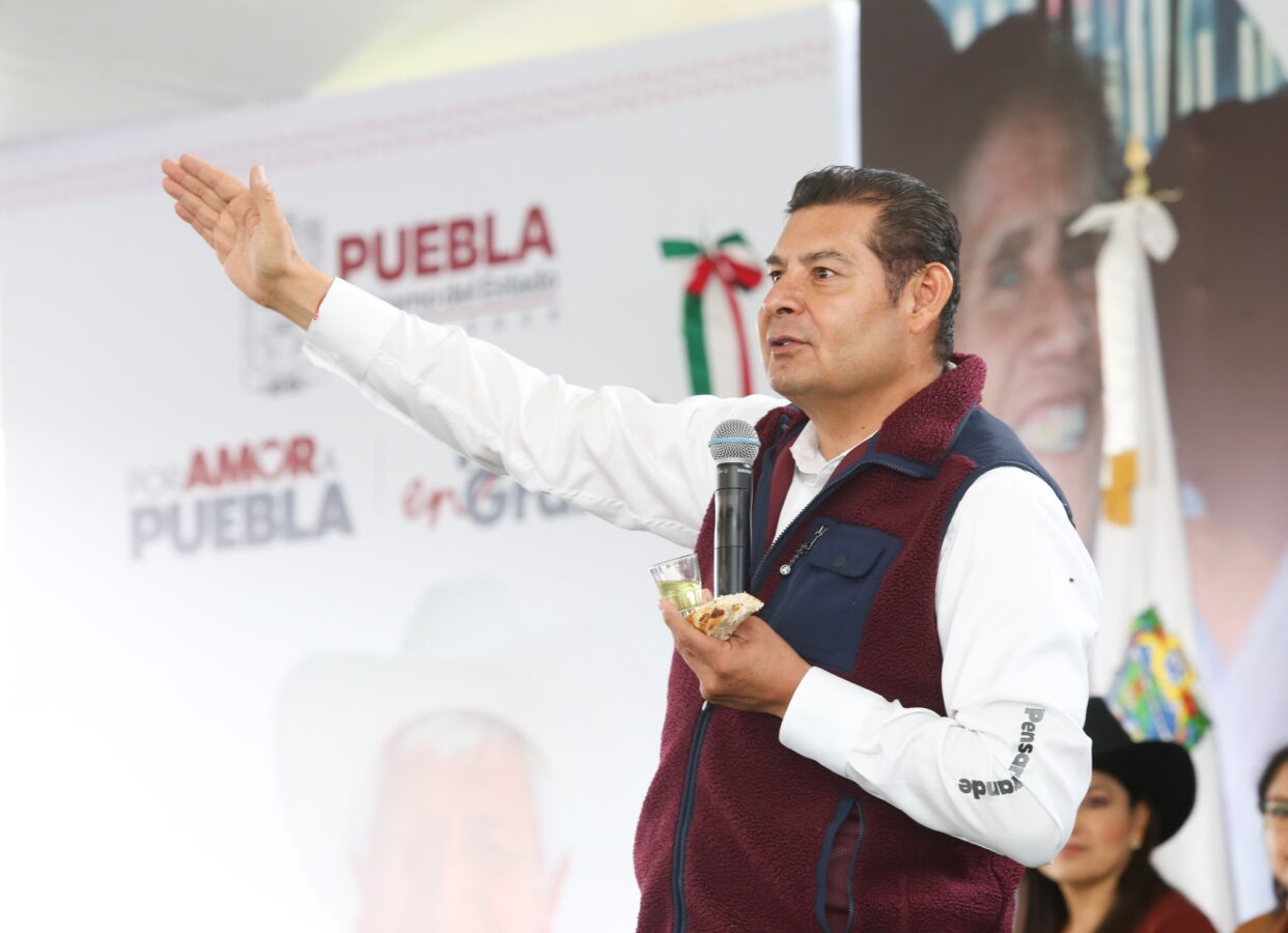 La CNDH exhortó a Alejandro Armenta a garantizar la libertad de expresión.