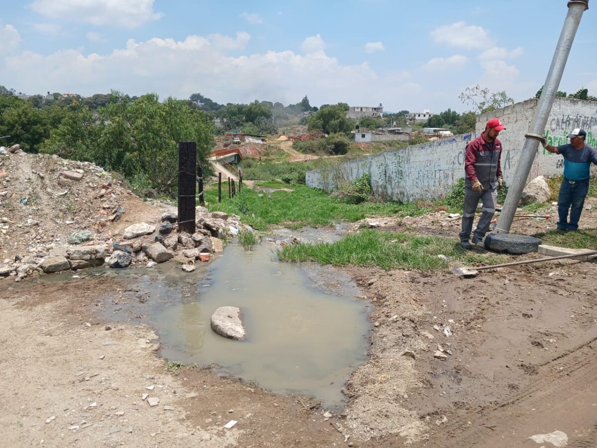Atiende CAAMT Tulancingo reporte de taponamiento en la red de alcantarillado sanitario en la colonia Santa Teresa