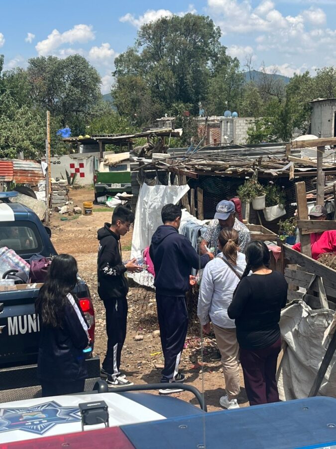 Entrega Santiago Tulantepec, Mando Coordinado y CECyTEH despensas a personas en situación de vulnerabilidad
