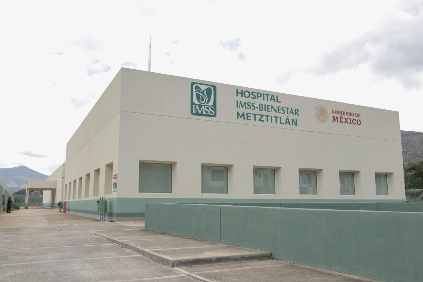 Se reúnen manifestantes y autoridades del IMSS Bienestar Hidalgo