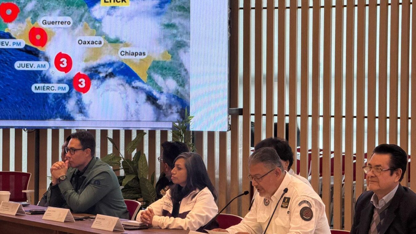 En riesgo, 32 municipios por deslaves y lluvias.