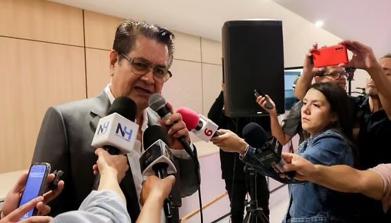 Asegura Guillermo Olivares que adolescente desaparecida se fue “con su pareja”