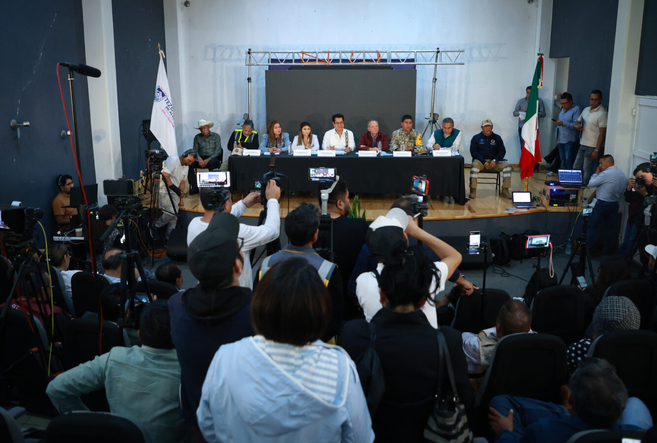 Atiende gobierno inundaciones en Tezontepec de Aldama.
