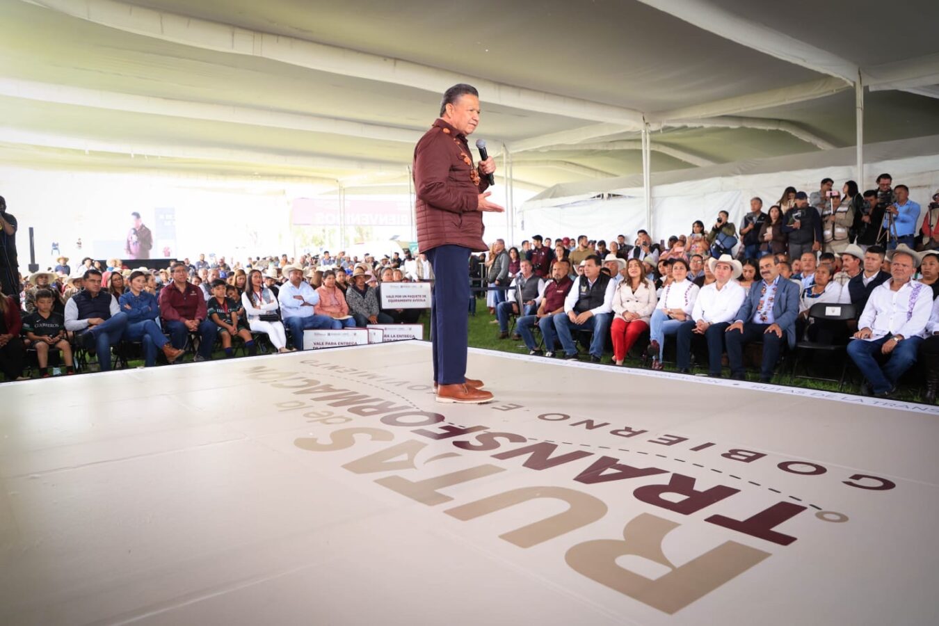 Lamenta Menchaca que no exista una barda que nos separe de otros estados. 