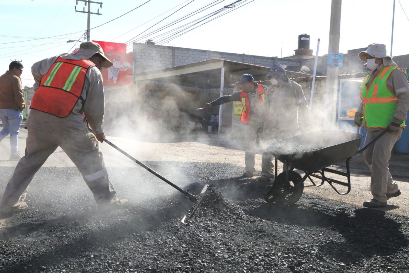Se suman cuadrillas y recursos al programa permanente de bacheo en Pachuca