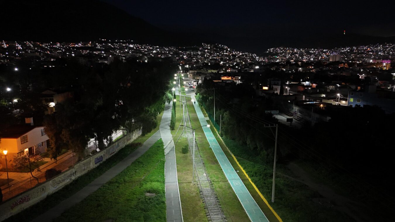 Rehabilitado, alumbrado de ciclovía en Pachuca.