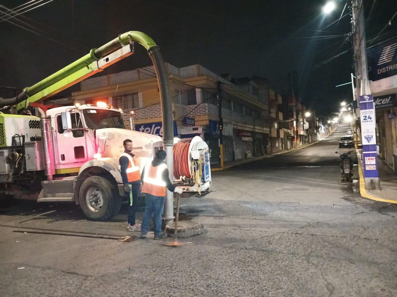 Realiza CAAMT acciones de mantenimiento en redes de alcantarillado por feria de Los Angelitos