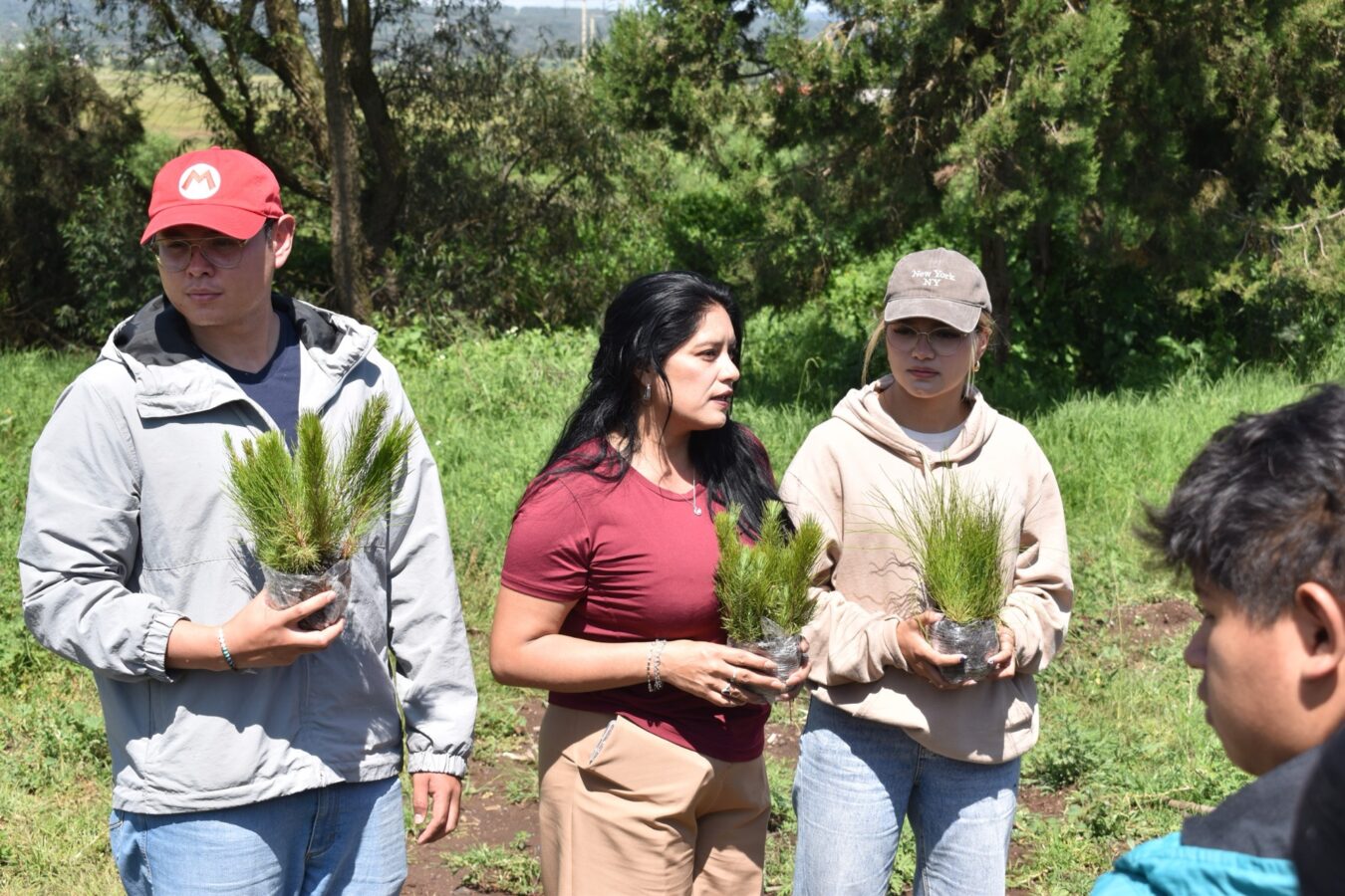 Siembran 400 nuevos árboles en Santiago Tulantepec