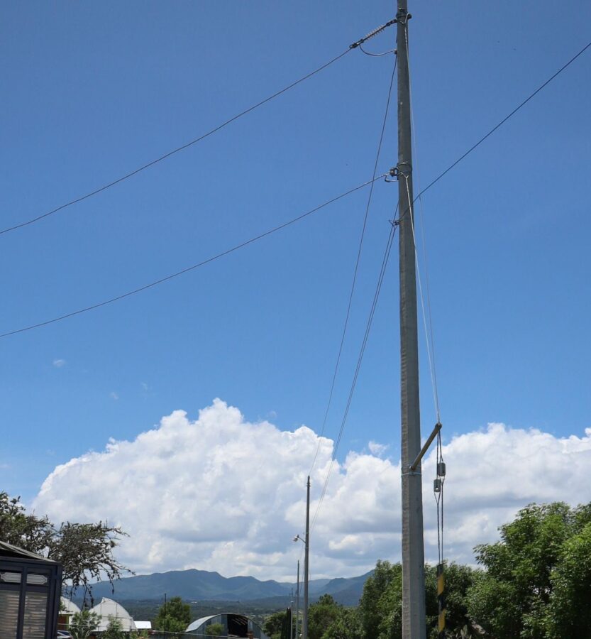 Entrega alcalde de Huasca obra de 1.5 km de red eléctrica