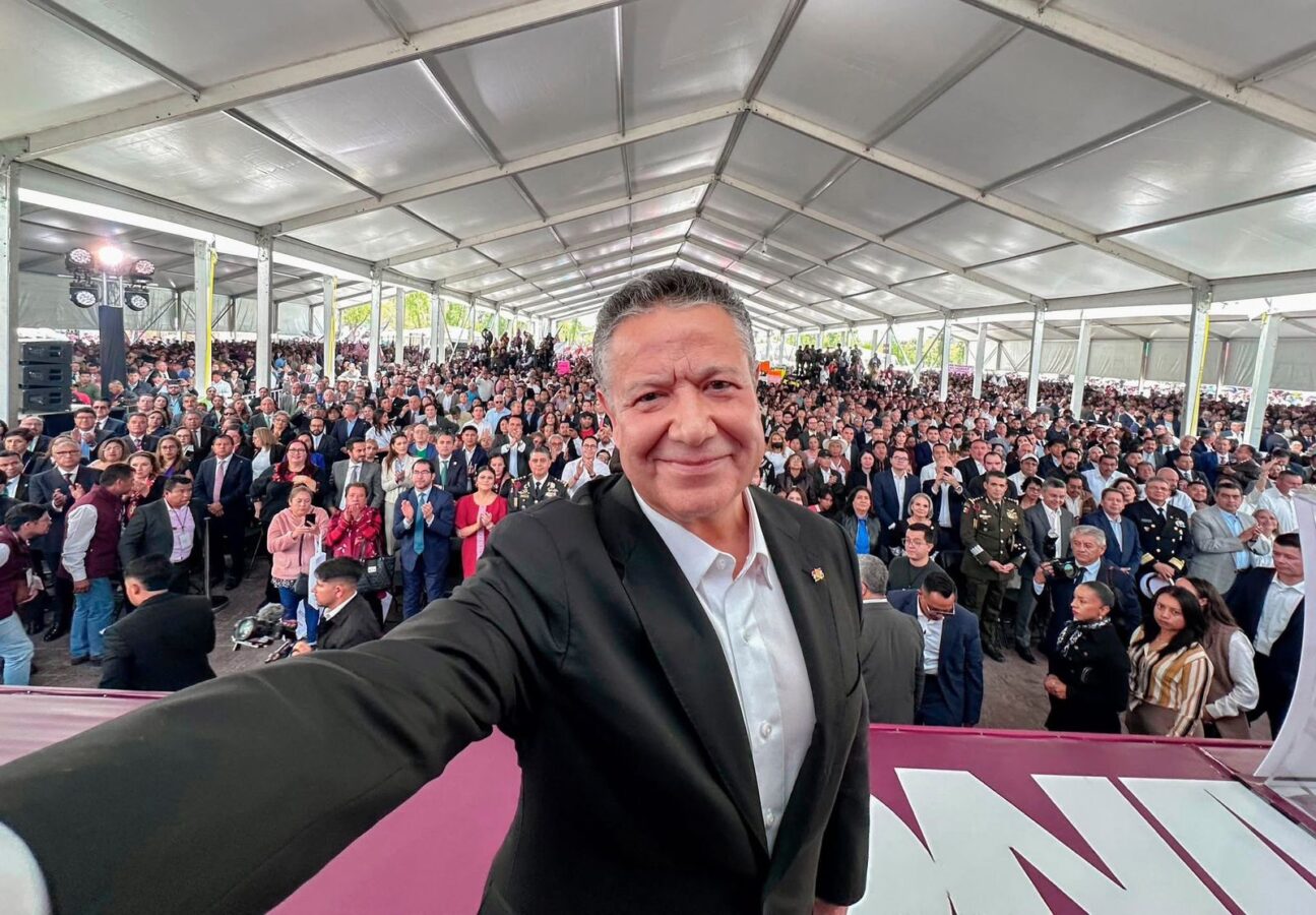 Julio Menchaca da a conocer su informe ante más de 10 mil hidalguenses