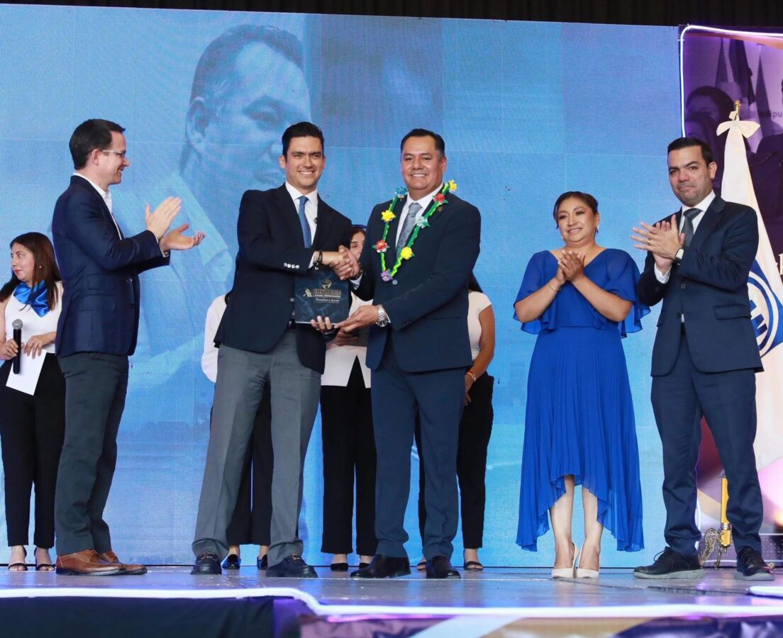 Rinde diputado Asael Hernández primer informe de labores
