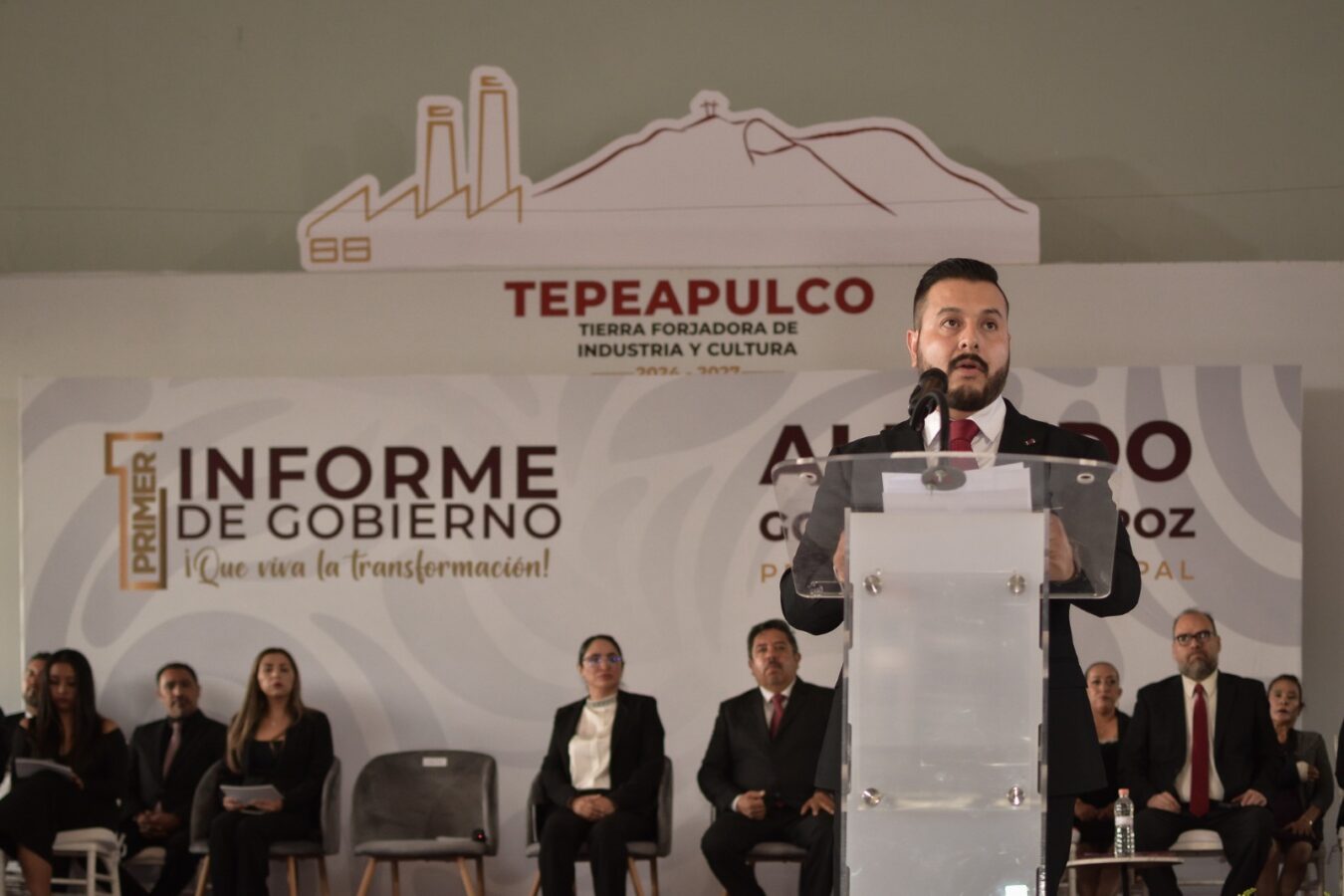Presenta Alfredo Quiroz su primer informe de actividades