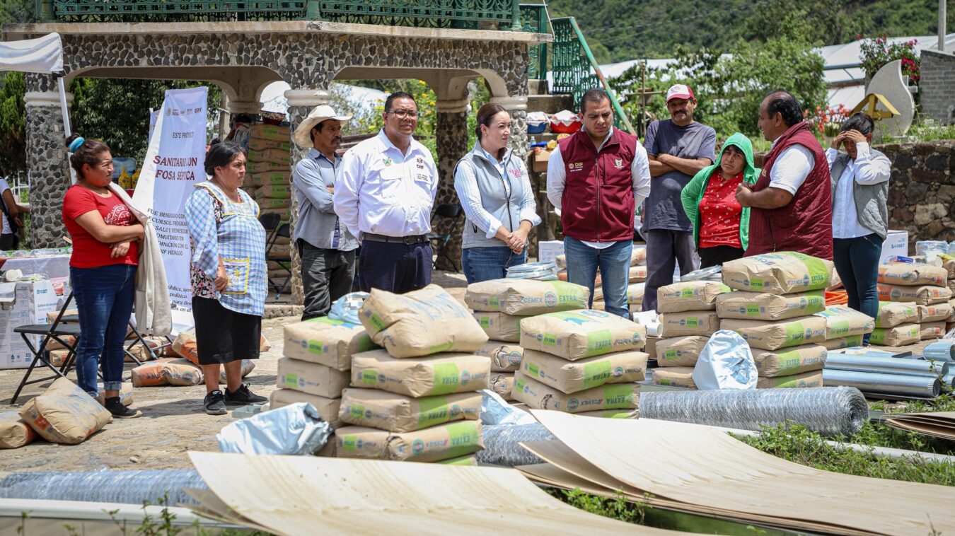Entregan apoyos en Huasca de Ocampo