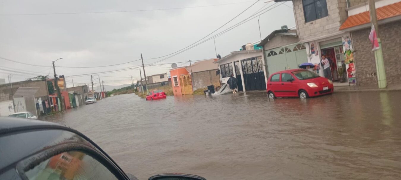Se reportan fuertes lluvias en Mineral de la Reforma