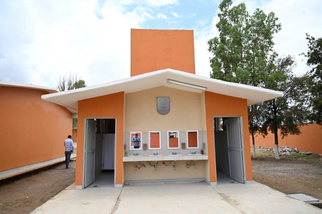 25 mil millones para mejorar planteles educativos