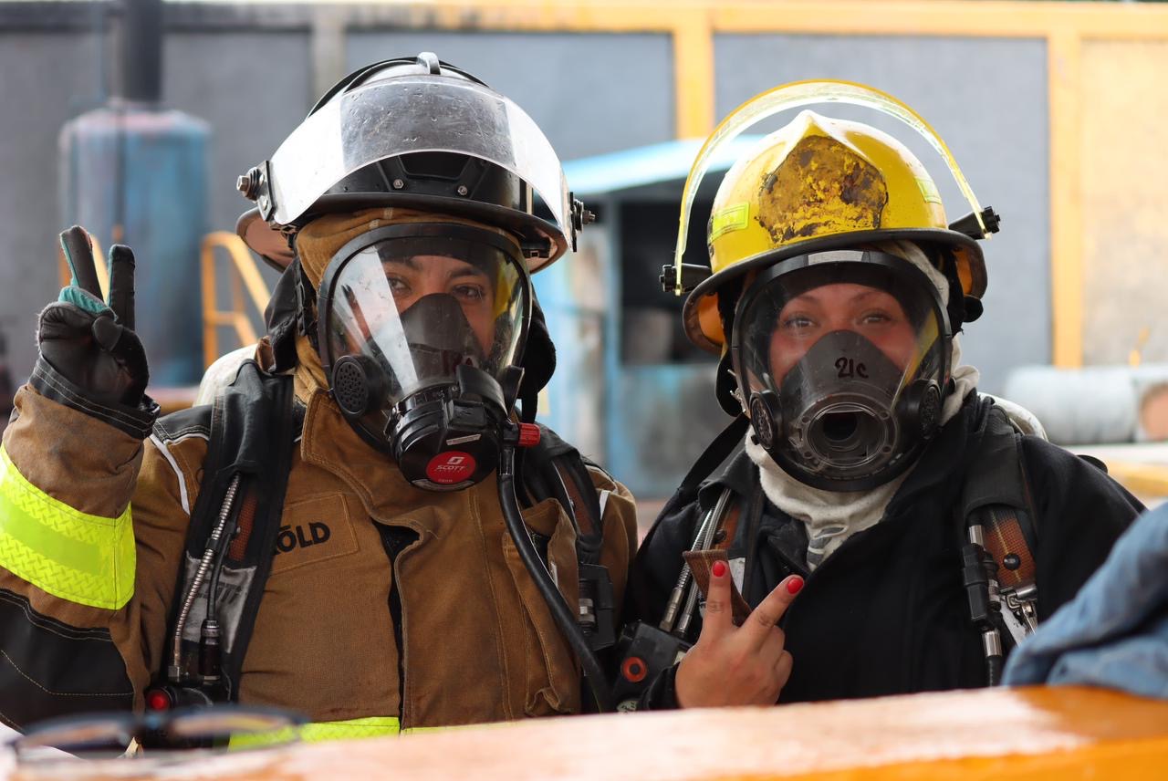 Participan Bomberas de Pachuca en capacitación nacional con causa rosa