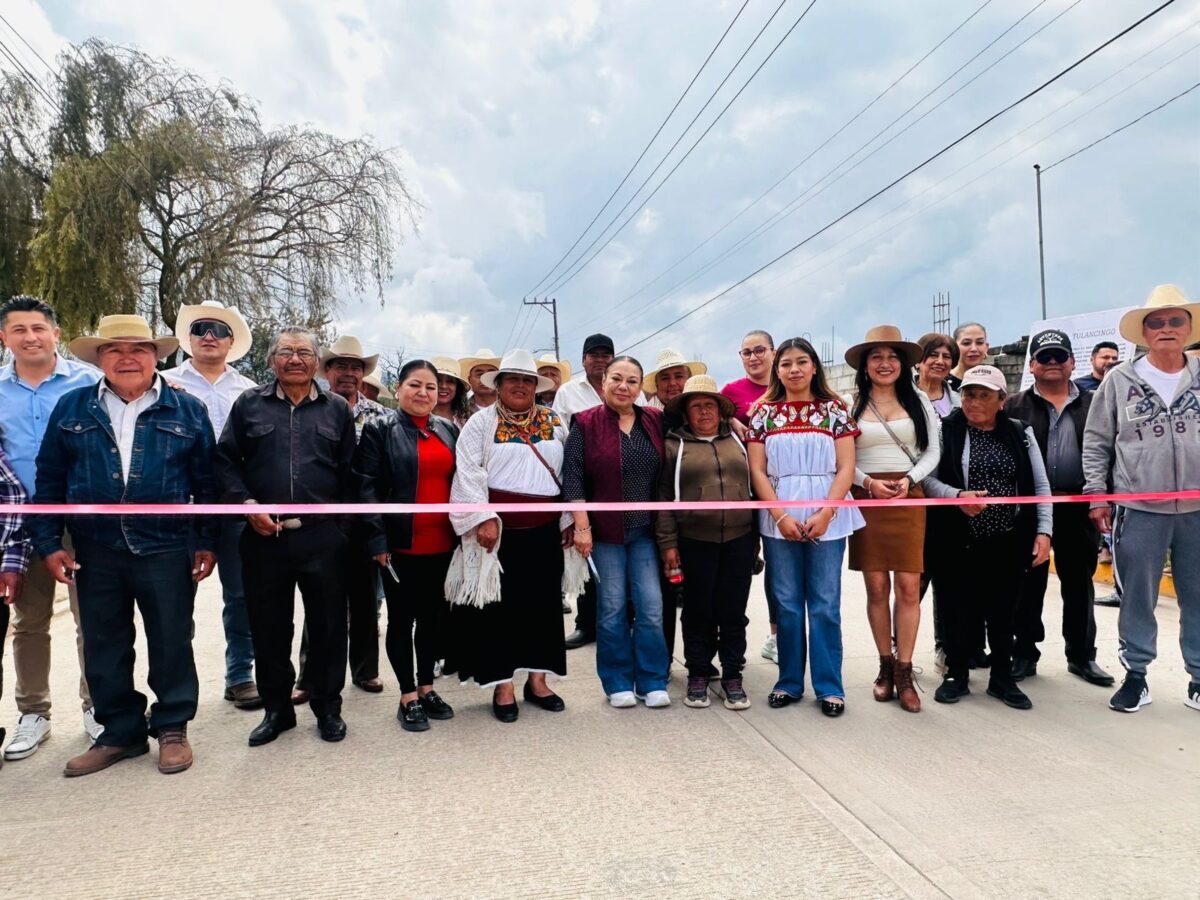 Entrega Lorena García obra pública en Santa Ana Hueytlalpan