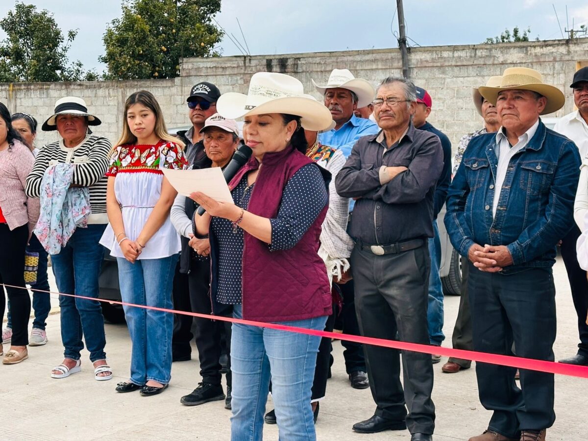 Alcaldesa Lorena García entregó obra pública en Santa Ana Hueytlalpan