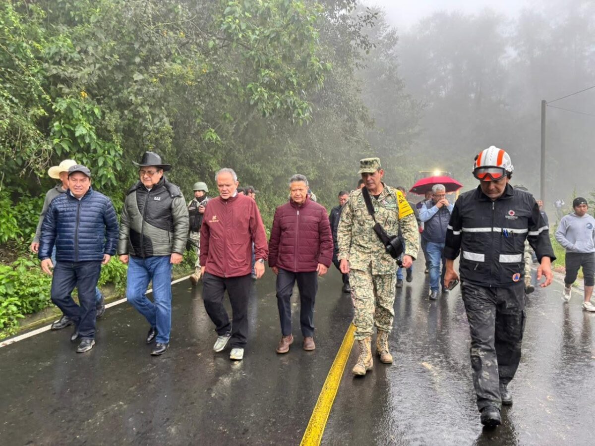 Examina Menchaca daños por lluvias en Tianguistengo