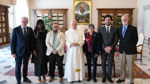 Recibe Papa a víctimas y de abuso de curas, en el Vaticano