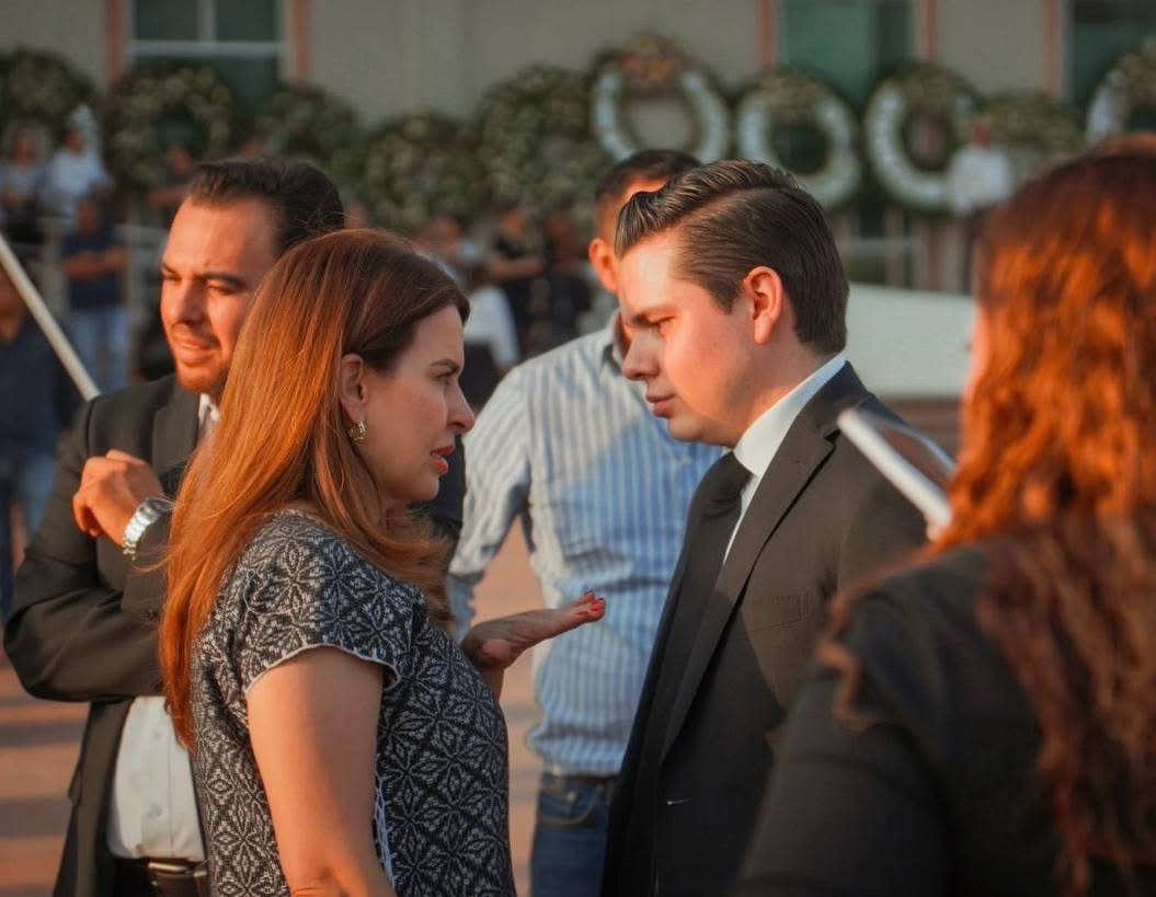 Acusan a Viggiano de entregar cheques sin fondos en campaña.