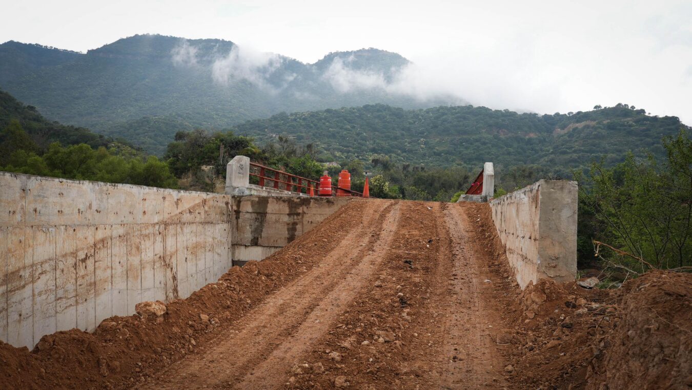 Habilitan paso parcial en la comunidad de Magueyes Verdes