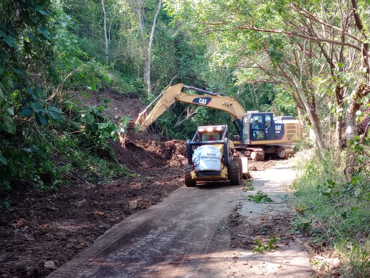 Avanza rehabilitación de caminos afectados por lluvias en Hidalgo