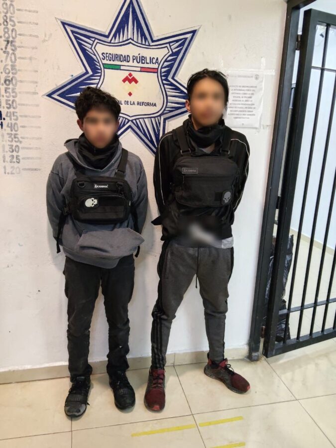 Detienen a dos hombres por vender droga, en Mineral de la Reforma