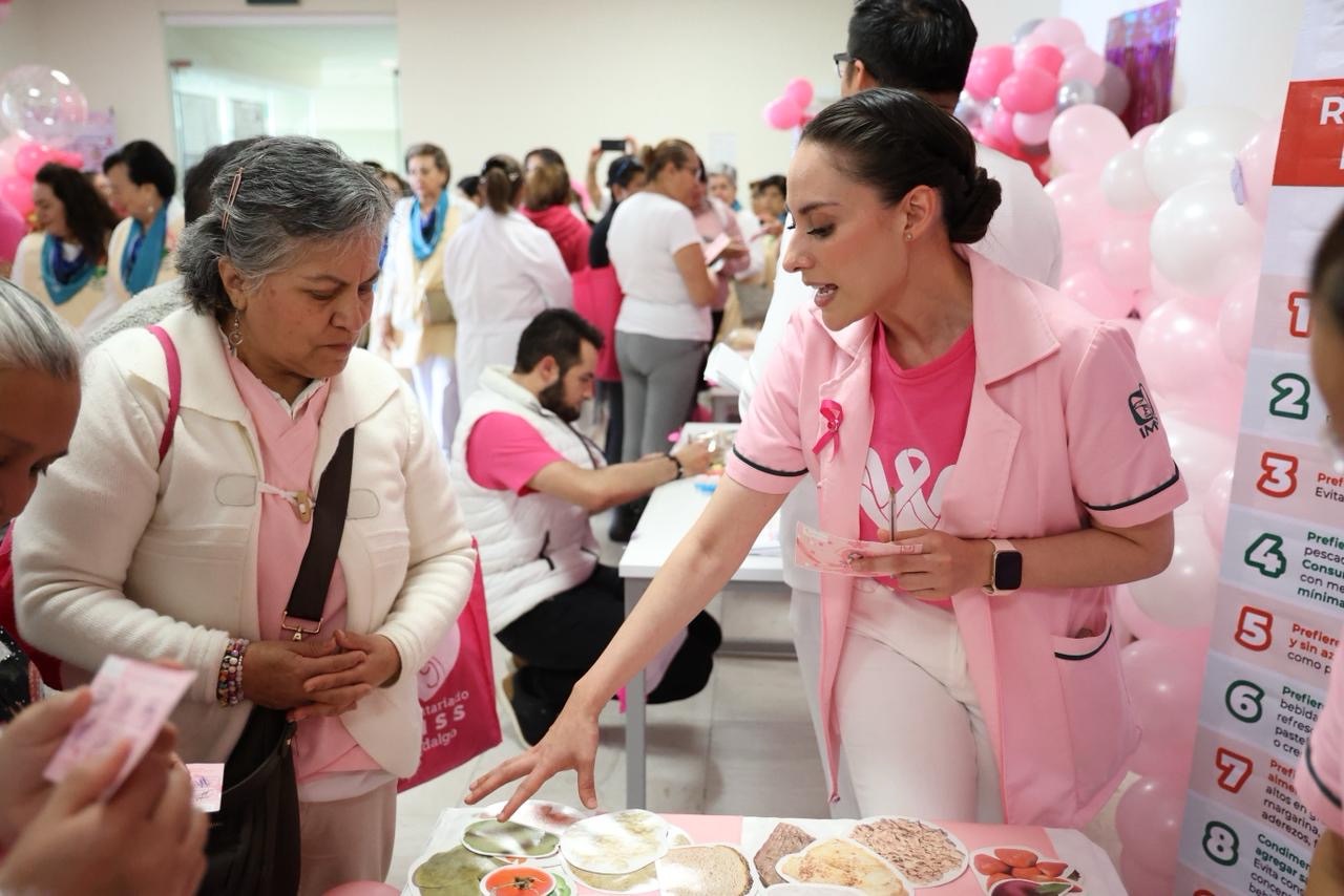 Reciben kits mujeres sobrevivientes del cáncer de mama 