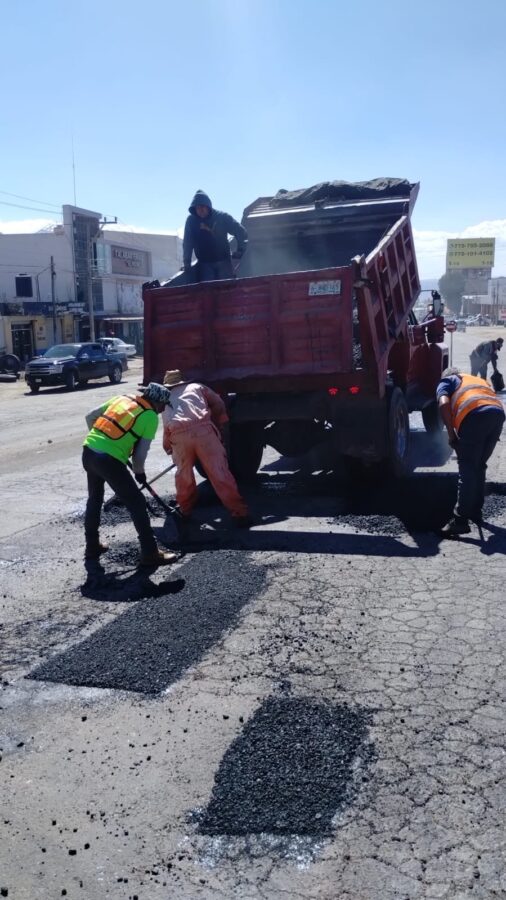 Aplican Tulancingo 93 metros cúbicos de mezcla asfáltica.