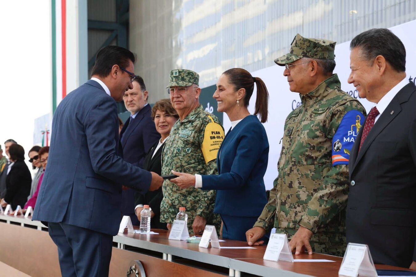 Reconocen a personal militar y civil por acciones del Plan DN-III-E y Plan Marina.