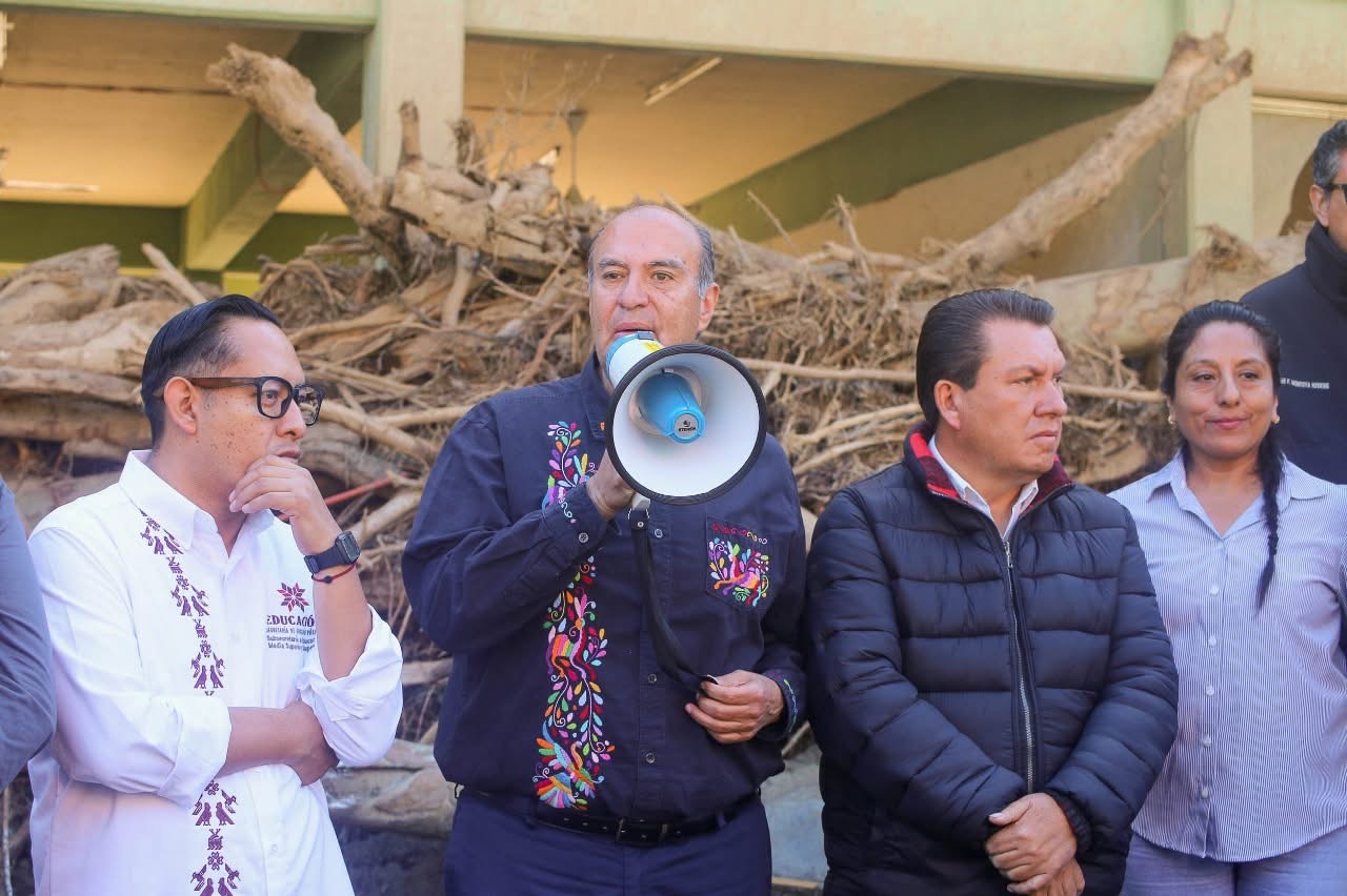 Supervisan daños en planteles educativos de Tianguistengo tras las lluvias