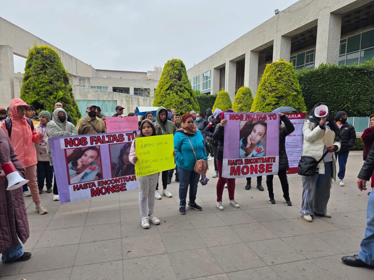 Protestan en Pachuca por desaparición de una mujer.