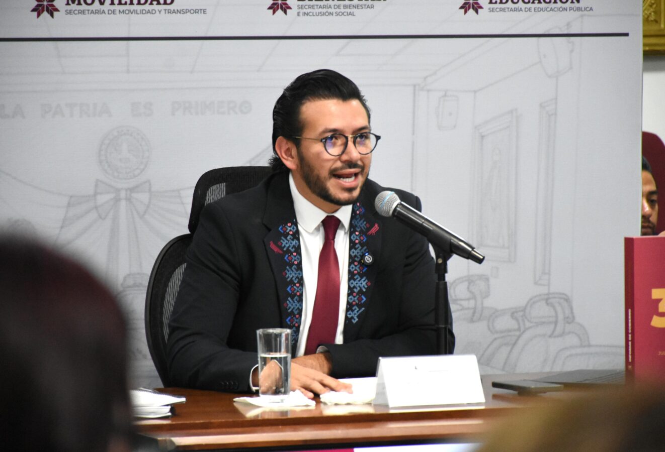 Tunden legisladores al titular de Planeación.