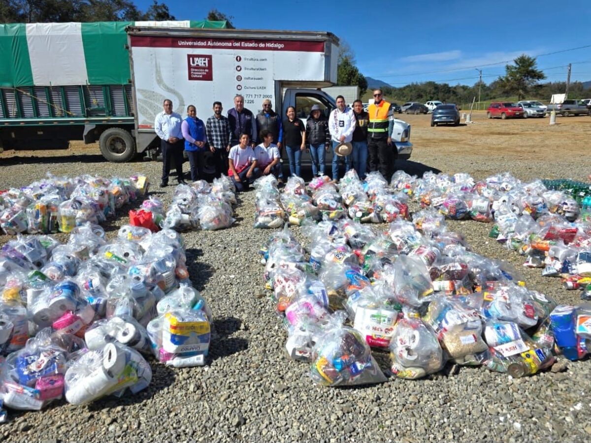 Entrega UAEH víveres a familias damnificadas 