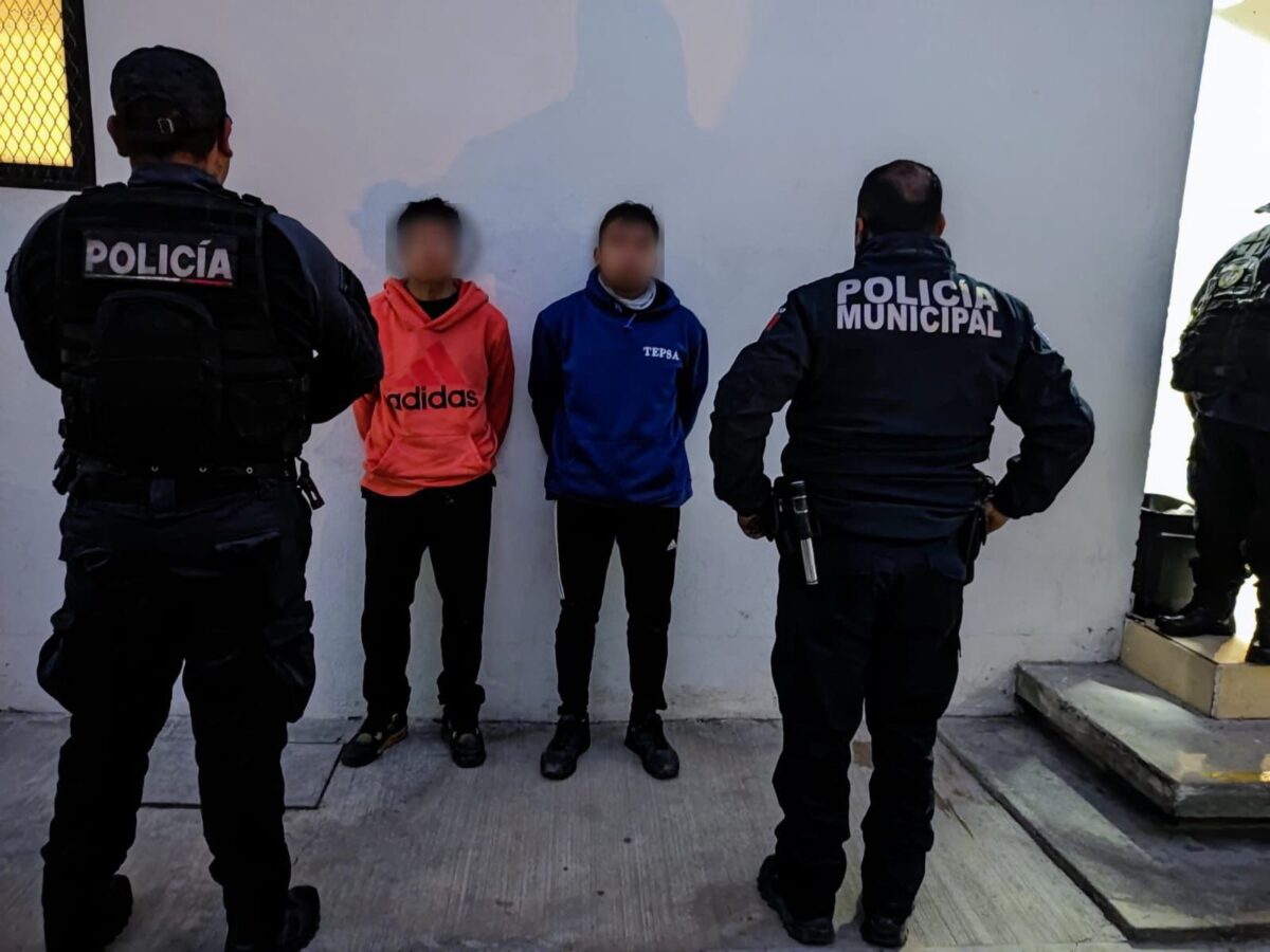 Detienen a dos personas en posesión de droga