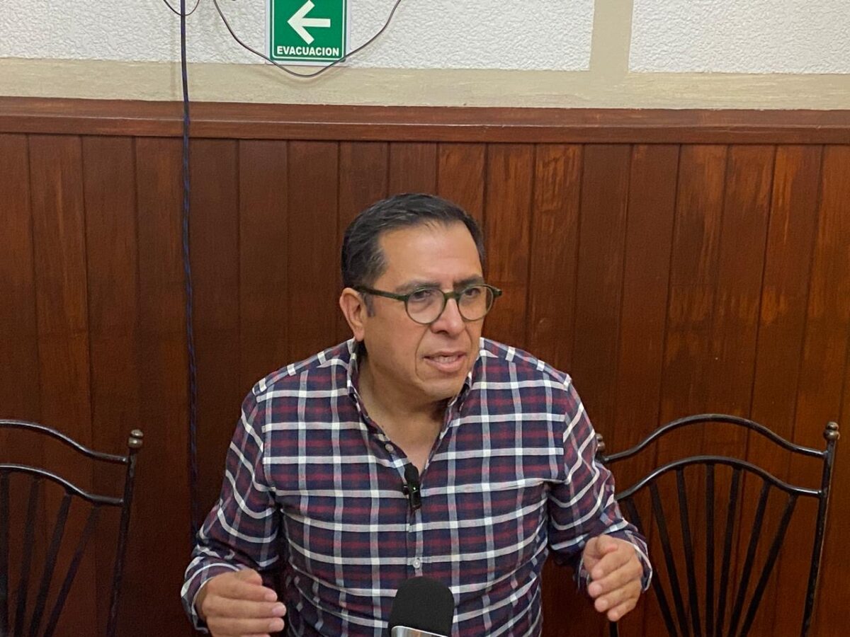 Rechaza Crespo conflicto de interés por contrato de empresa de sus hermanos.