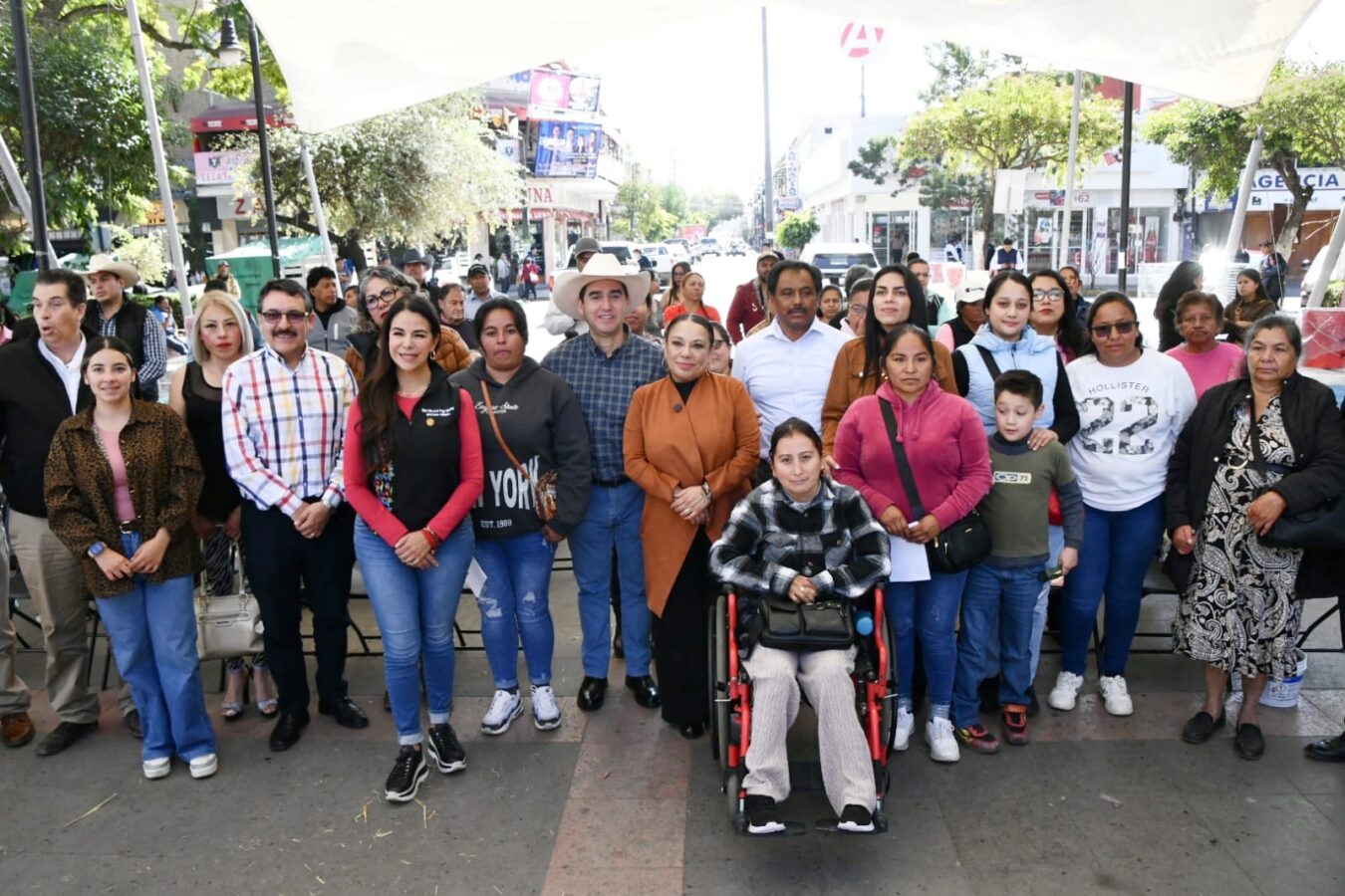 Impulsan a productoras rurales con entrega de paquetes cunícolas en Tulancingo
