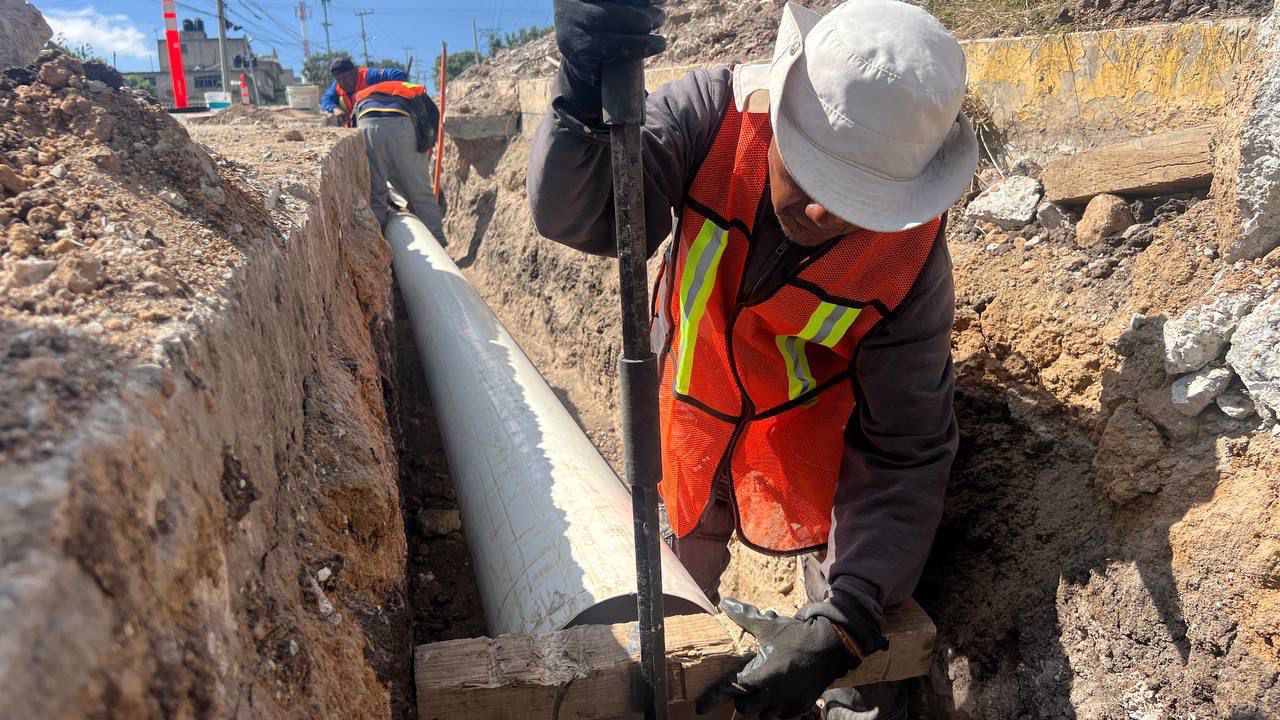 Tras décadas de rezago, Caasim renueva red de agua potable en Mineral de la Reforma.