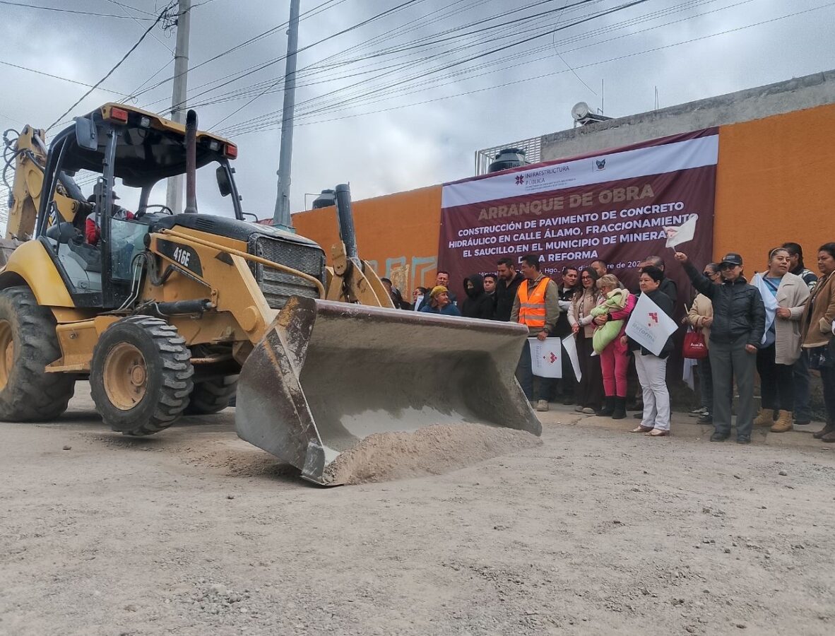 Inicia pavimentación con concreto hidráulico en El Saucillo